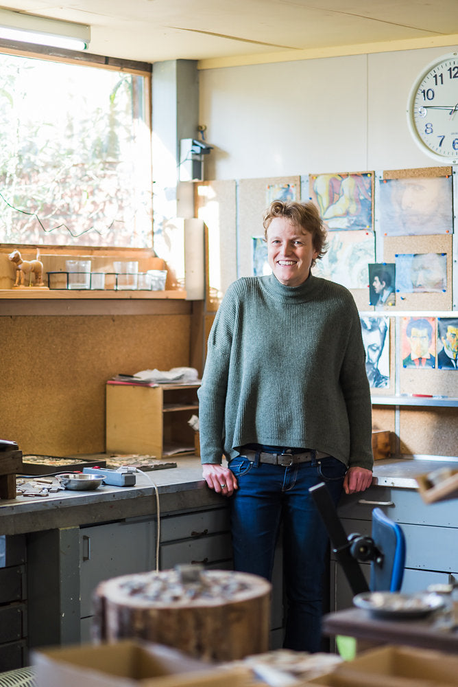 Mosaic artist MaartjedeBoer in her studio